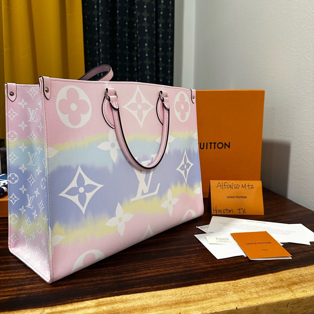 Louis Vuitton OnTheGo Escalé GM